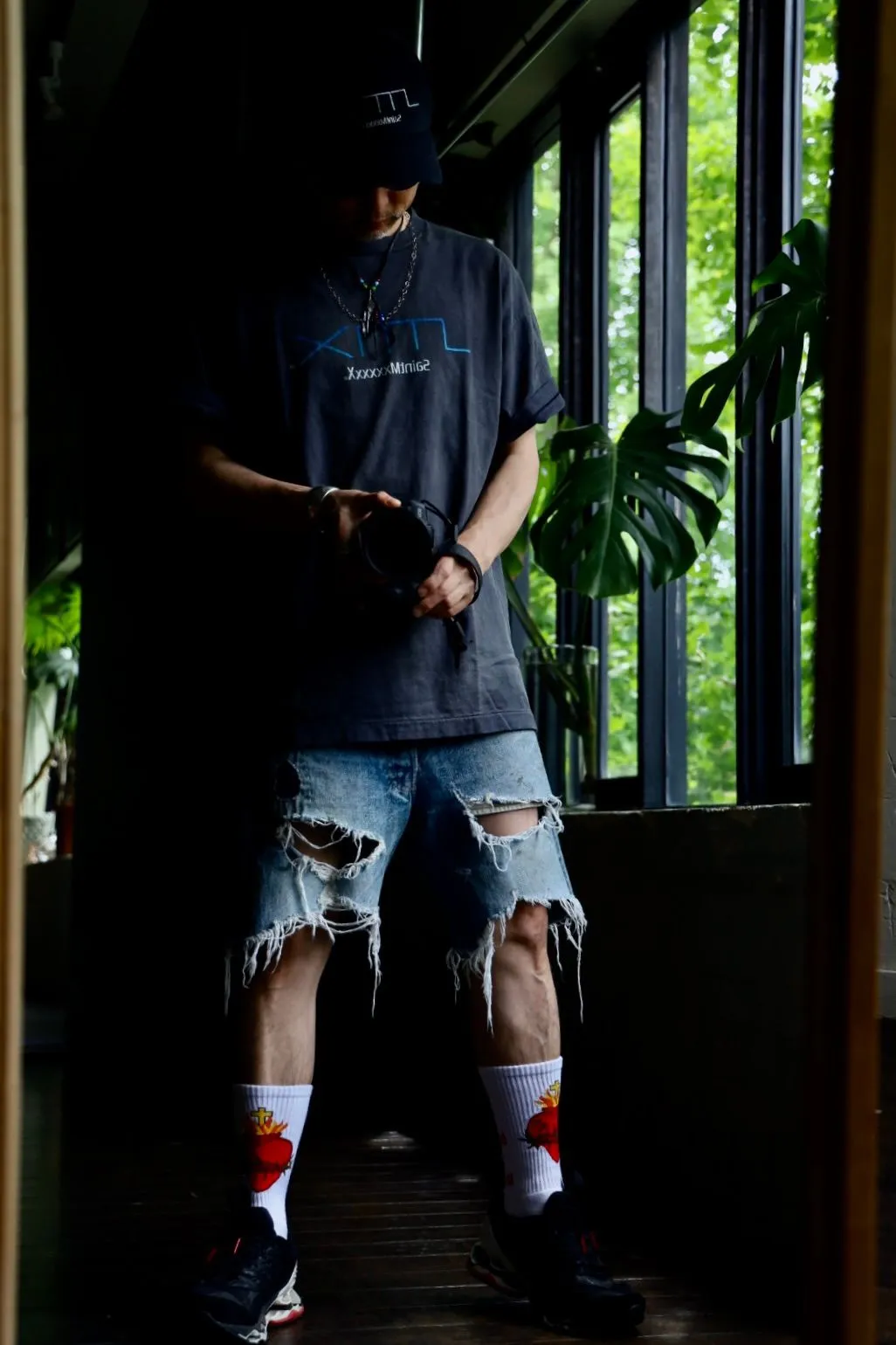 SAINT Mxxxxxx SM6 TEE/BLK latest model SM6 basic LOGO printed TEE, washed black S-XL, garment dyeing, heavy washing to make old, hanging holes, highly restored original printing, correct with anti-counterfeiting angel mark